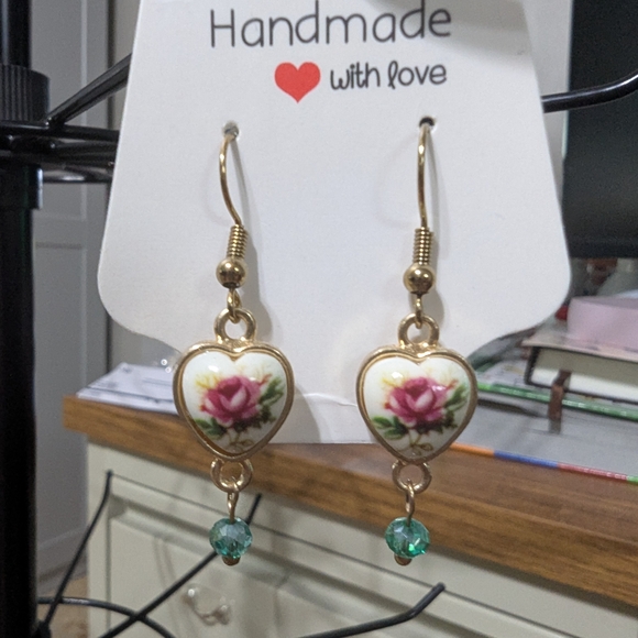 Handmade Jewelry - Gold and Green Vintage-Style Earrings with Floral Design